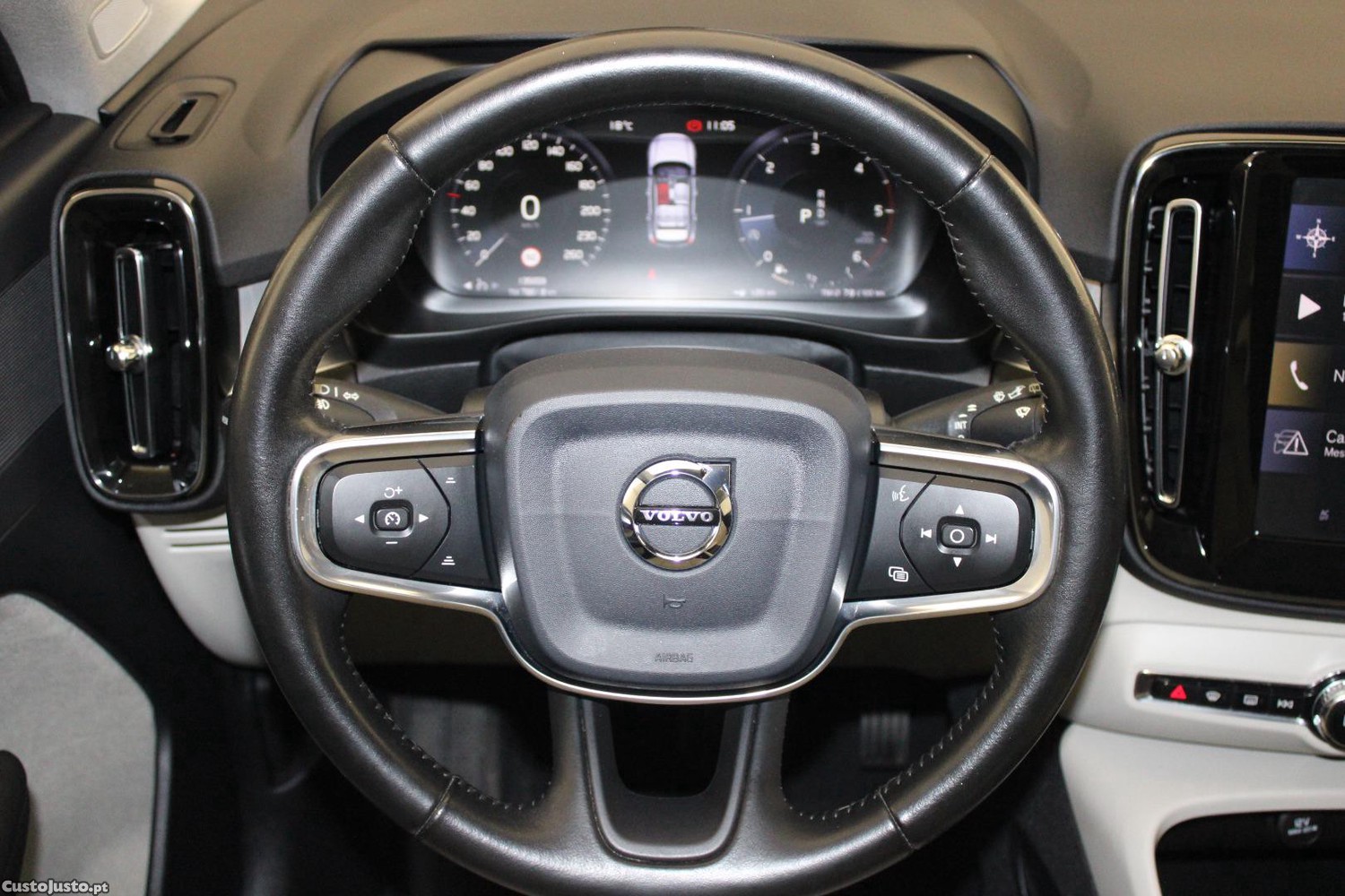 Volvo XC 40 2.0 D3 MOMENTUM PLUS GEARTRONIC (AUTO) — fotografia 31