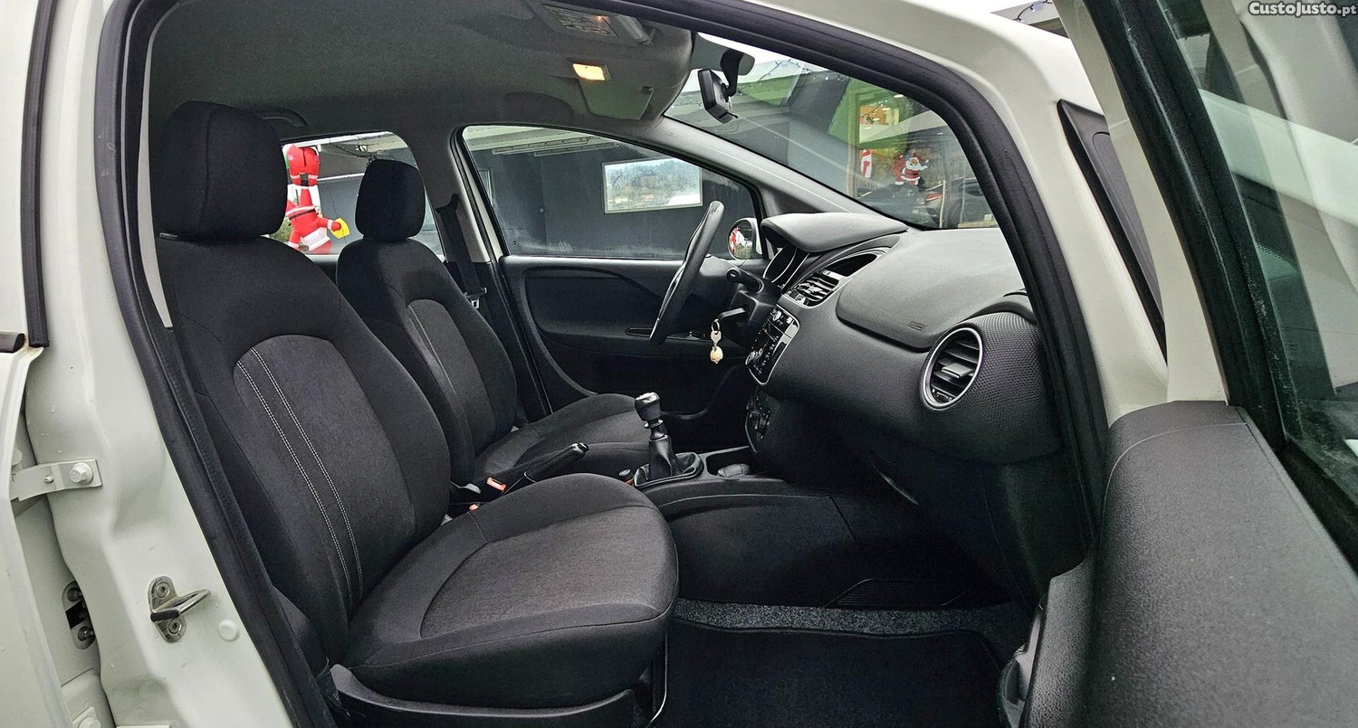 Fiat Punto 1.2 Lounge S&S Nacional — fotografia 6