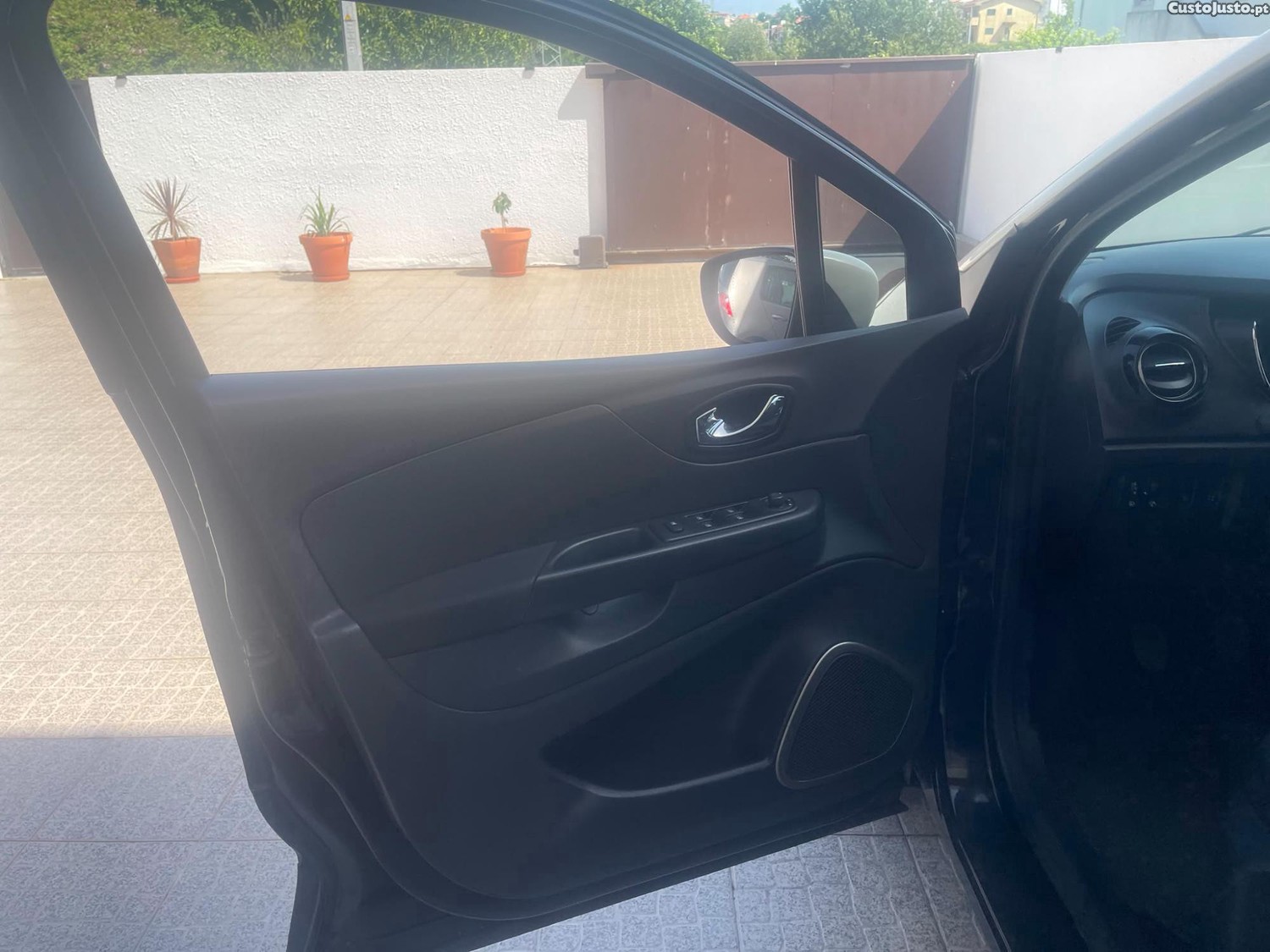 Renault Captur 1.5 DCI Confort — fotografia 4