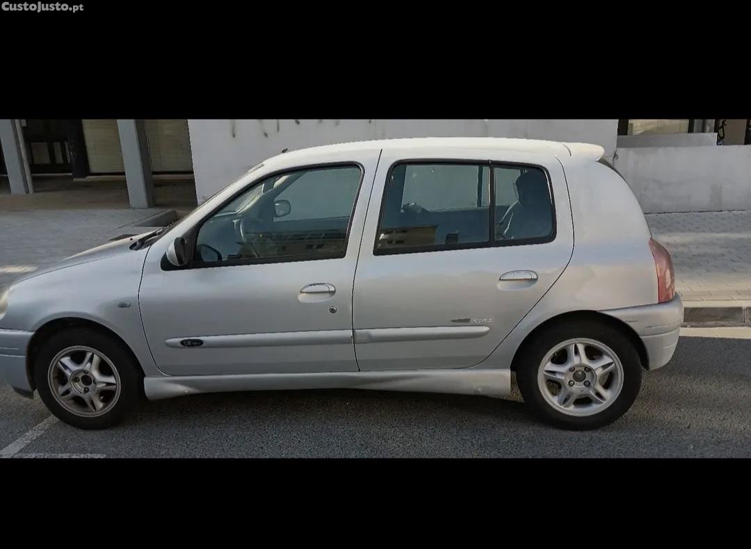 Renault 4 - Clio — fotografia 2