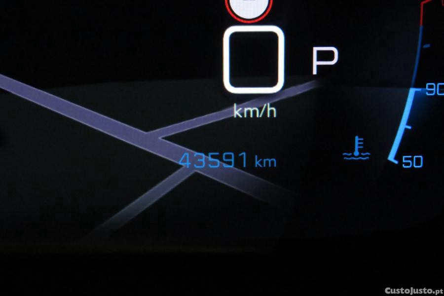 Peugeot 2008 1.2 PureTech Allure — fotografia 5