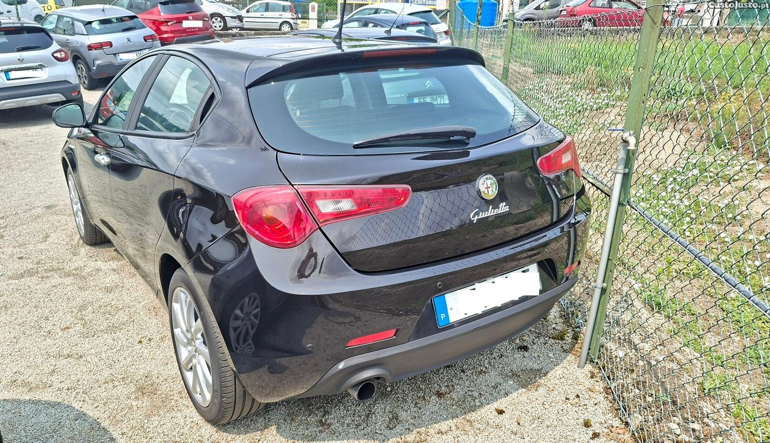 Alfa Romeo Giulietta 1.6 JTDm Distinctive — fotografia 2