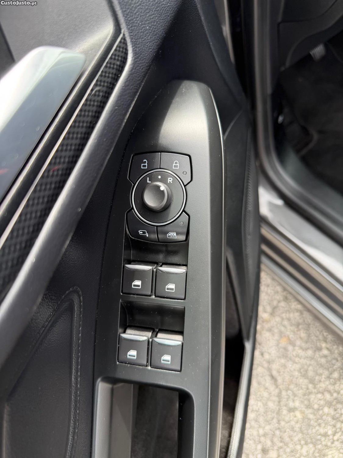 Ford Focus SW 1.0 EcoBoost MHEV ST-Line — fotografia 9
