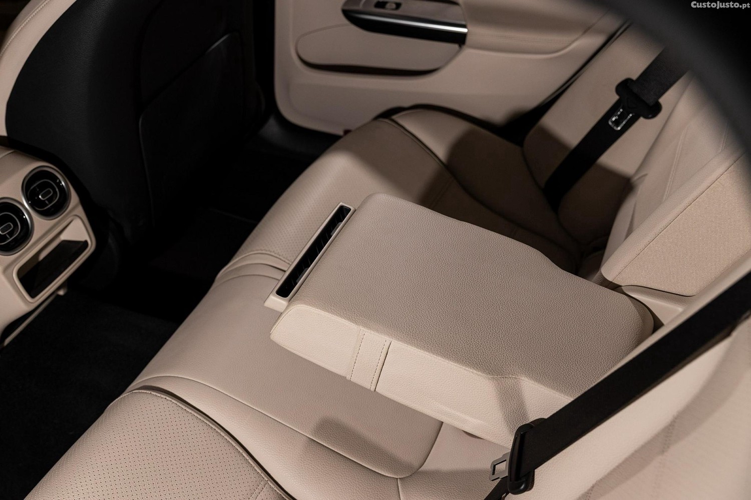 Mercedes-Benz C 300 e Avantgarde — fotografia 3