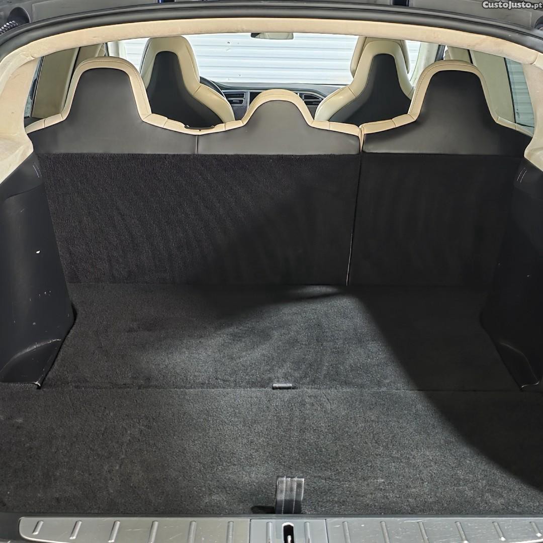Tesla Model X 100D — fotografia 11