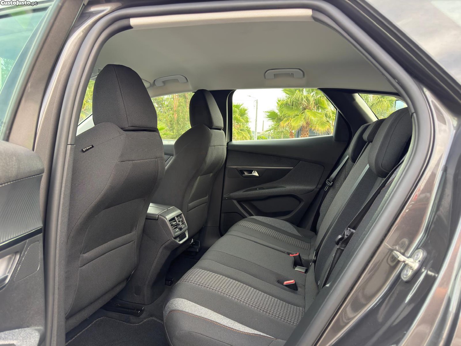Peugeot 3008 1.5 BlueHDi Active Pack — fotografia 9