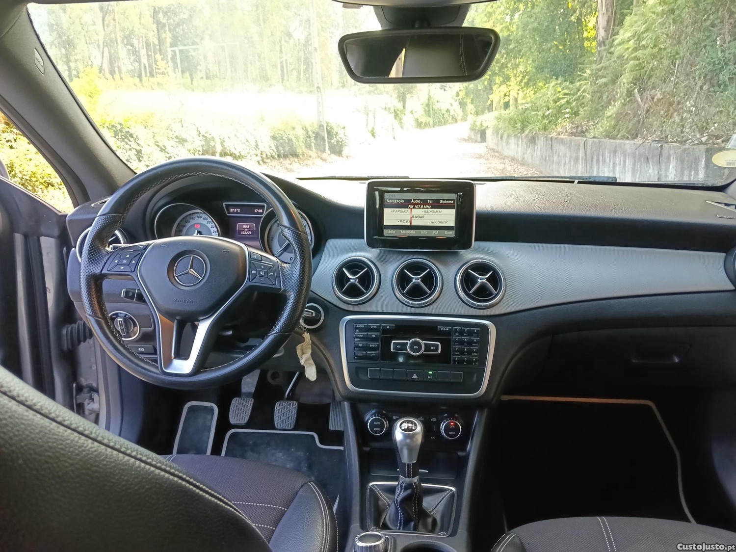 Mercedes-Benz CLA 180 Urban — fotografia 3