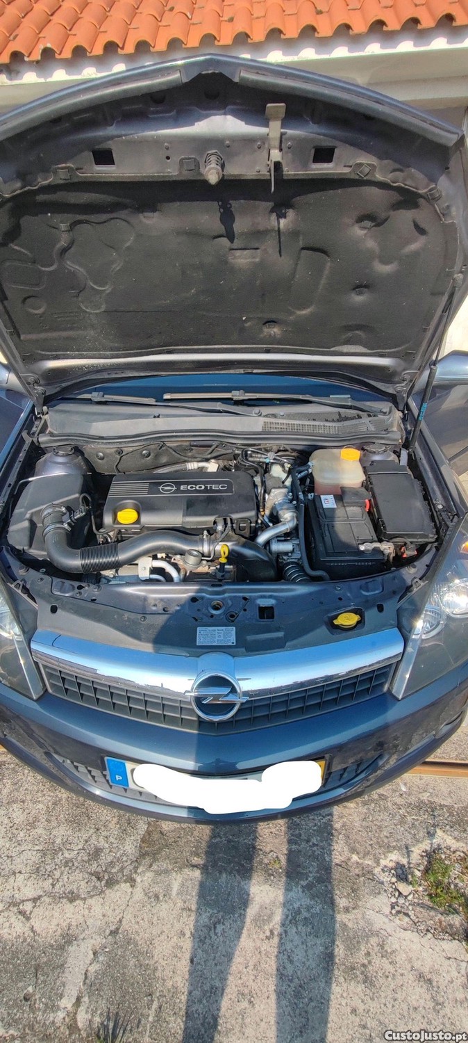 Opel Astra GTC — fotografia 4