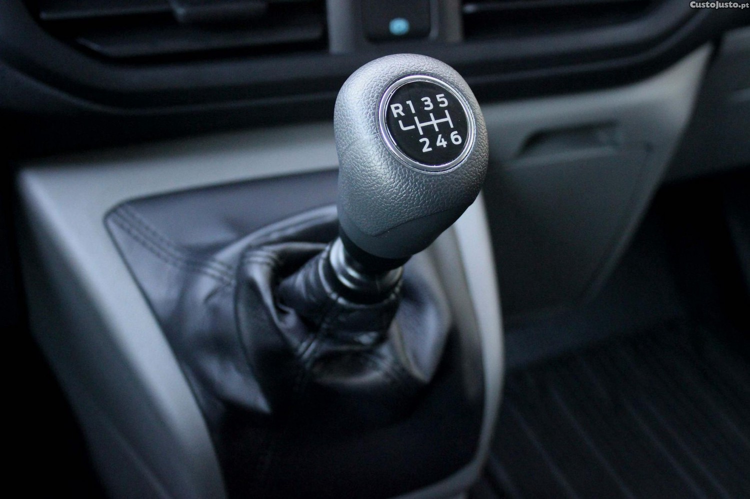 Ford Transit Custom 320 L2 2.0 EcoBlue Trend — fotografia 3
