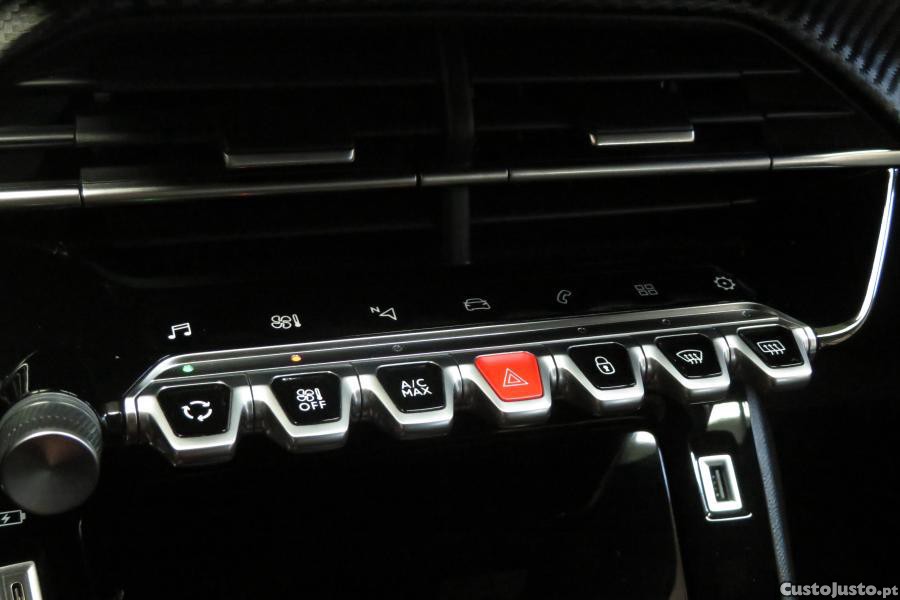 Peugeot 2008 1.2 PureTech Allure — fotografia 11