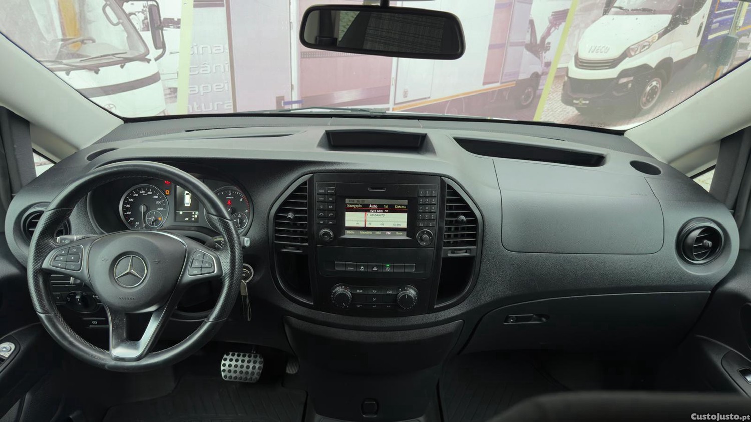 Mercedes-Benz Vito Tourer 9 LUGARES — fotografia 11