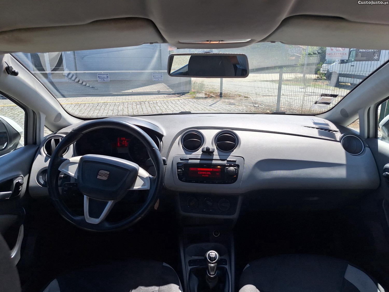 SEAT Ibiza Confort — fotografia 2