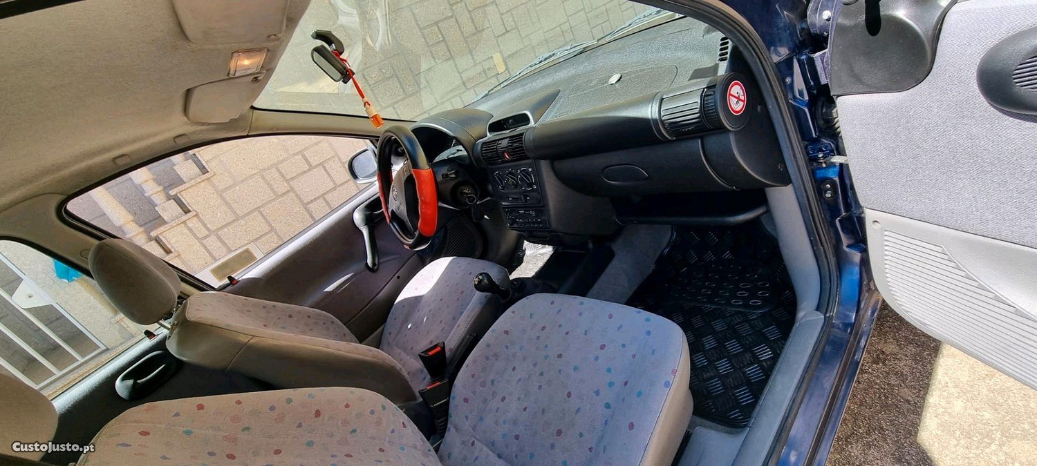 Opel Corsa B 1.2 16v — fotografia 2