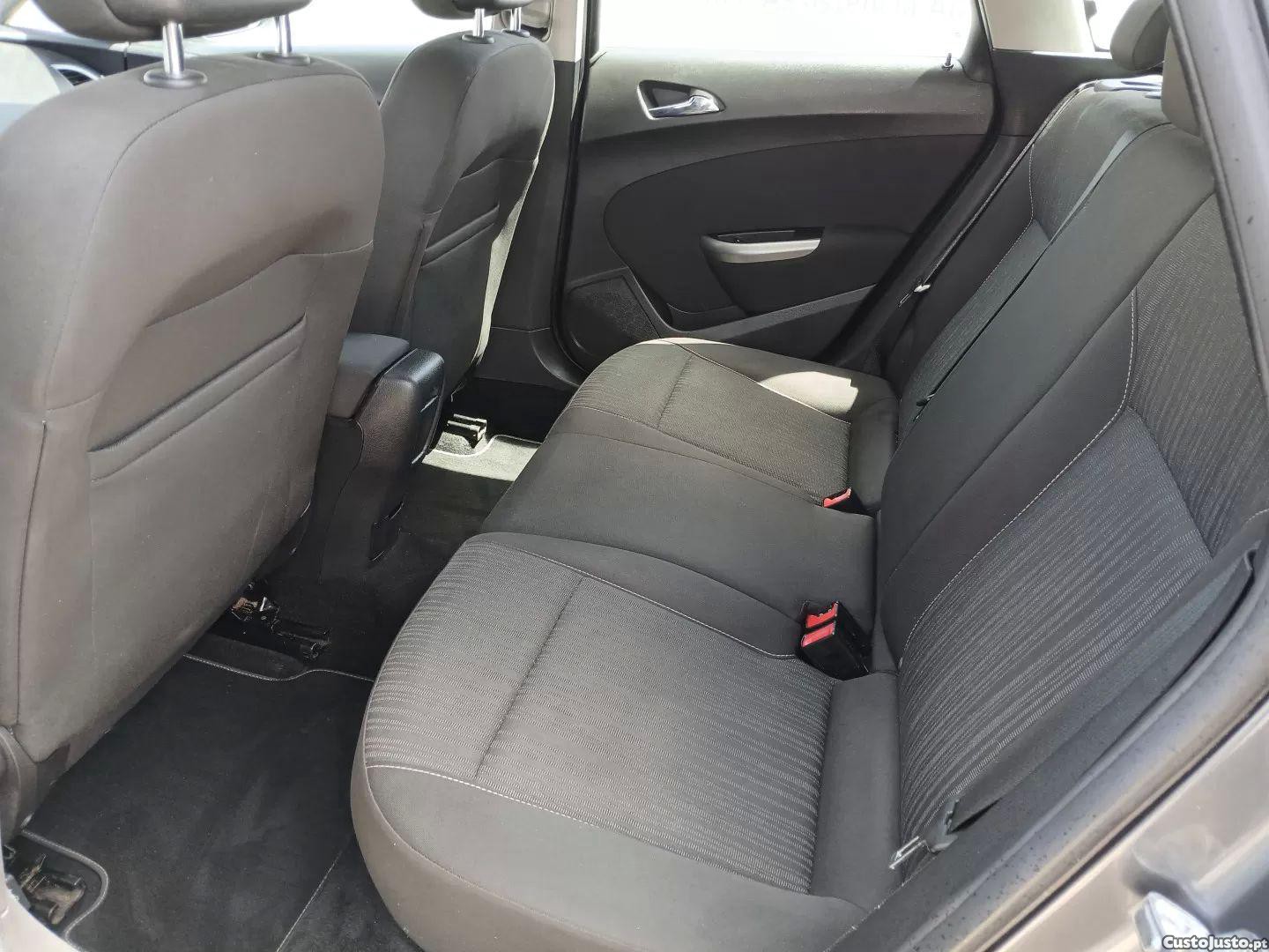 Opel Astra 1.7 cdti enjoy — fotografia 9