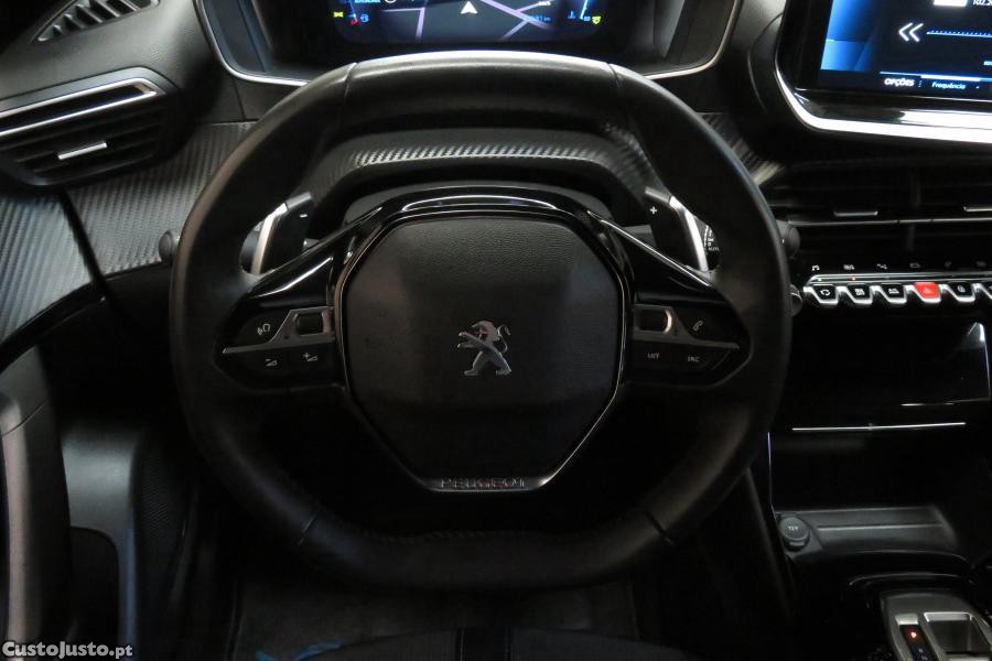 Peugeot 2008 1.2 PureTech Allure — fotografia 25