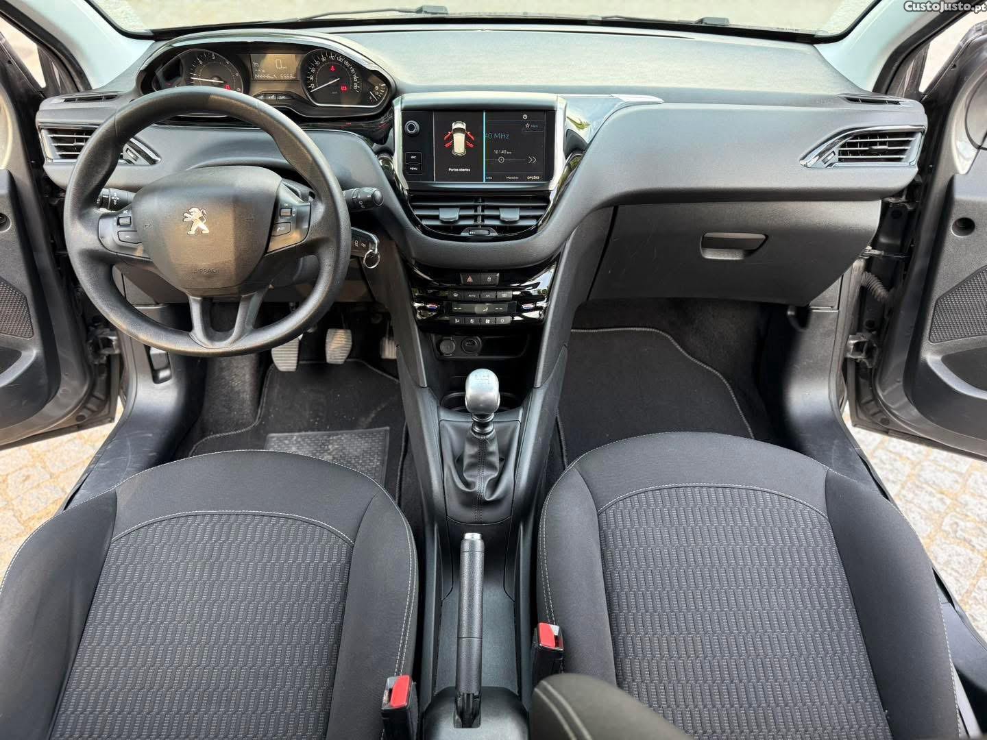 Peugeot 208 1.5 BlueHDi Allure — fotografia 10