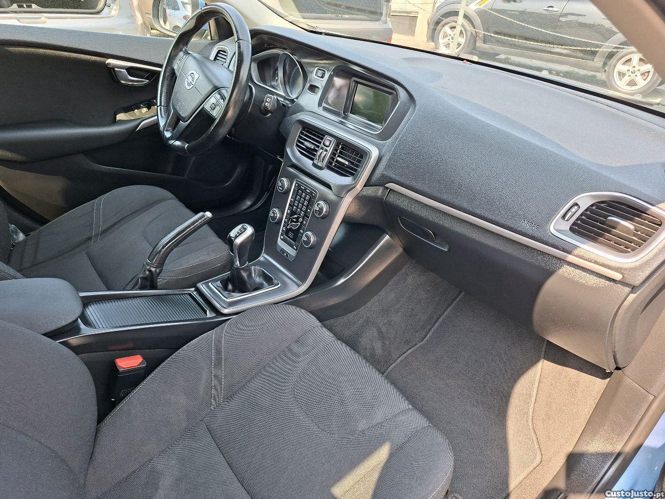 Volvo V40 1.6 D — fotografia 2