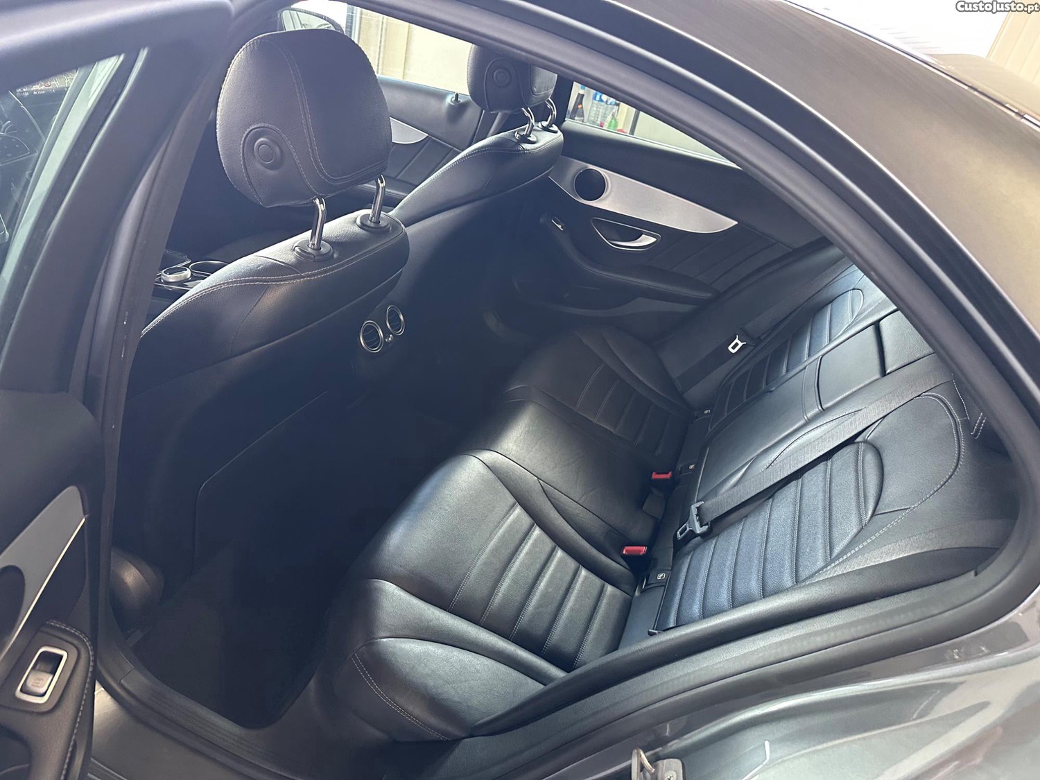 Mercedes-Benz C 180 d AMG — fotografia 2