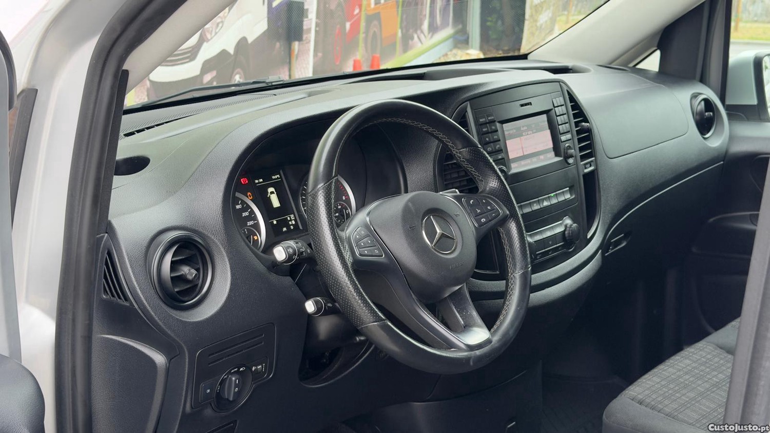 Mercedes-Benz Vito Tourer 9 LUGARES — fotografia 9