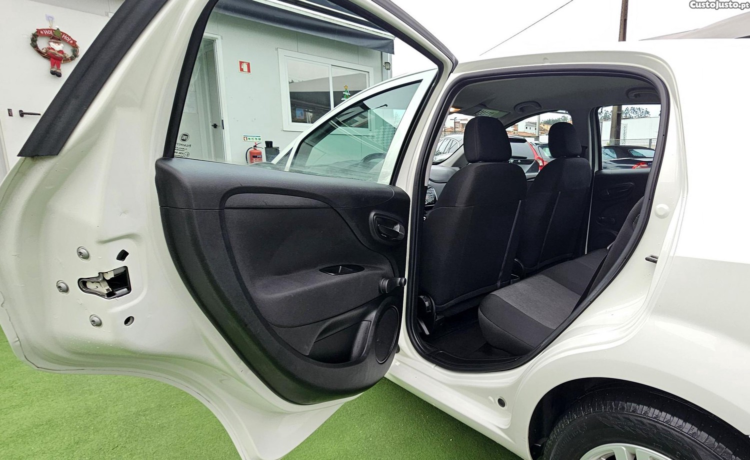 Fiat Punto 1.2 Lounge S&S Nacional — fotografia 10