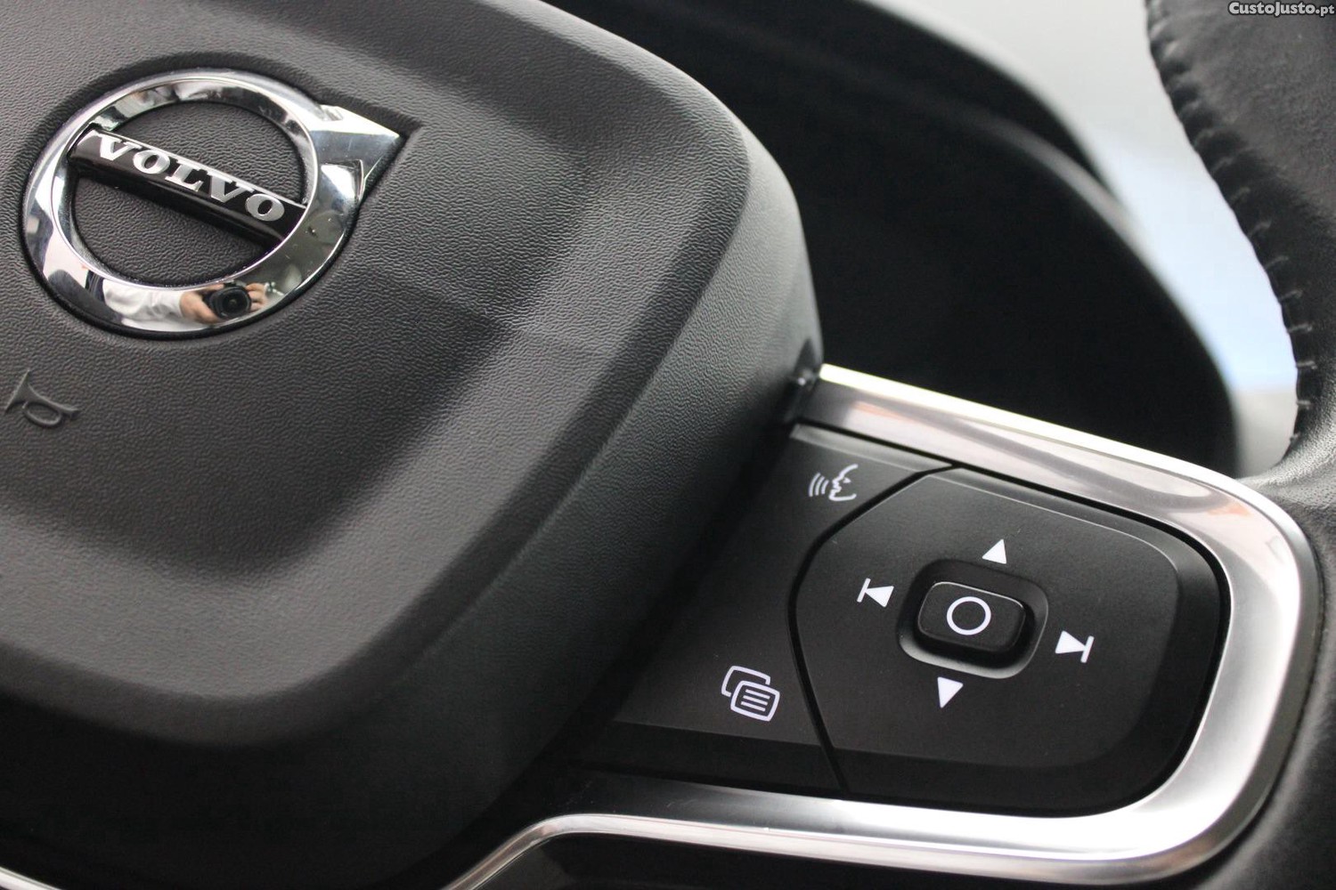Volvo XC 40 2.0 D3 MOMENTUM PLUS GEARTRONIC (AUTO) — fotografia 29