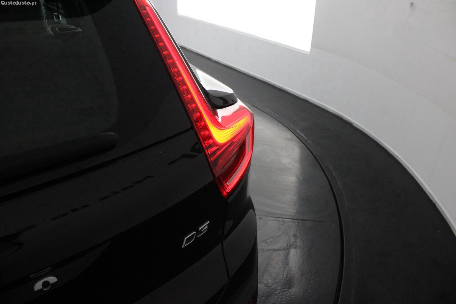 Volvo XC 40 2.0 D3 MOMENTUM PLUS GEARTRONIC (AUTO) — fotografia 3