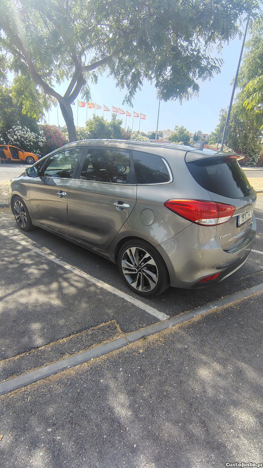 Kia Carens 7 l — fotografia 10