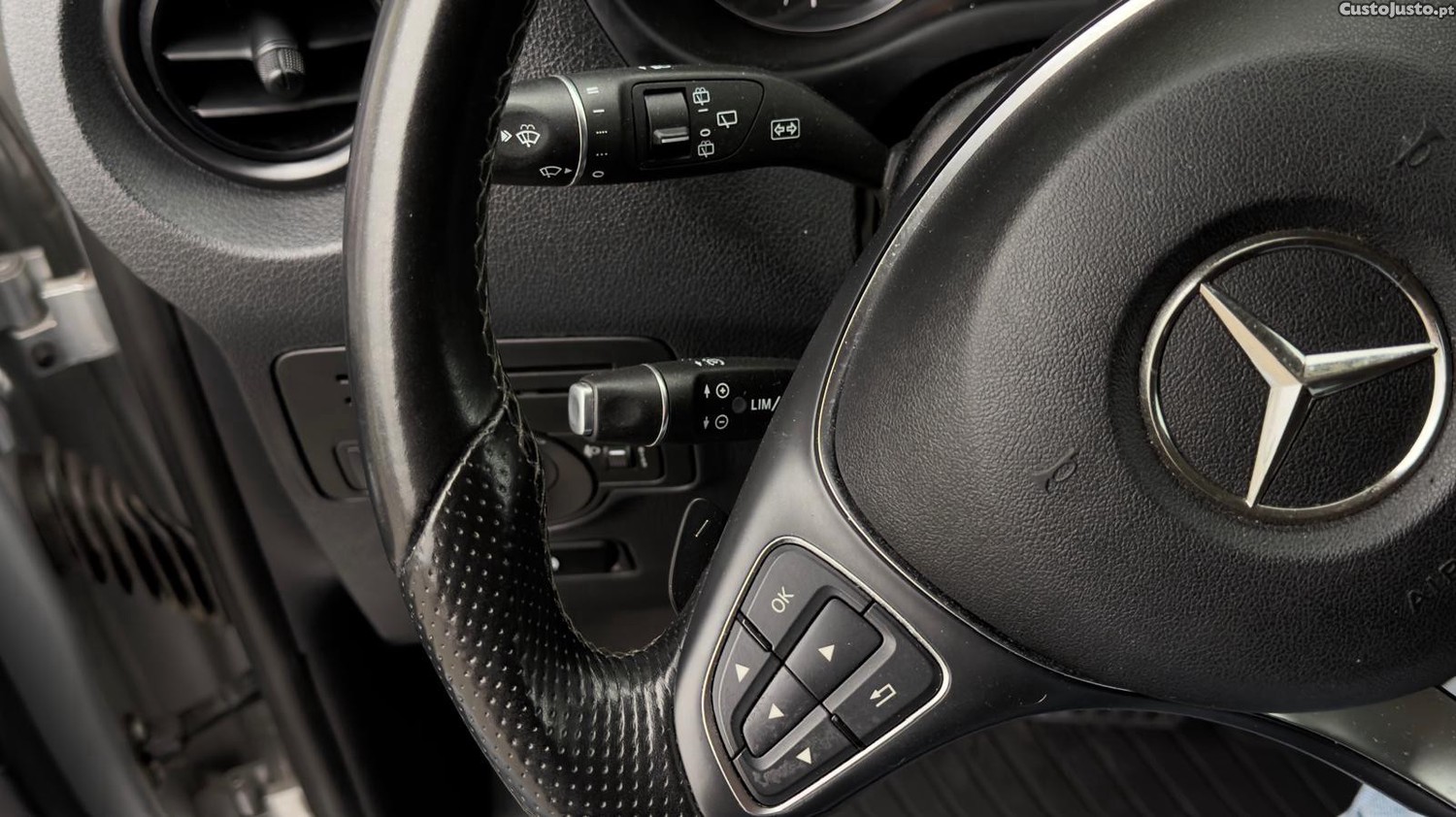 Mercedes-Benz Vito Tourer 9 LUGARES — fotografia 4