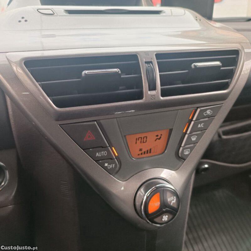 Toyota iQ 1.0 VVT-i FULL EXTRAS — fotografia 4