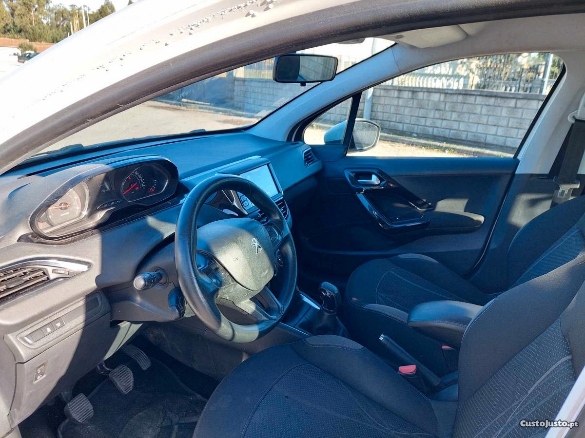 Peugeot 208 1.6 HDI — fotografia 3