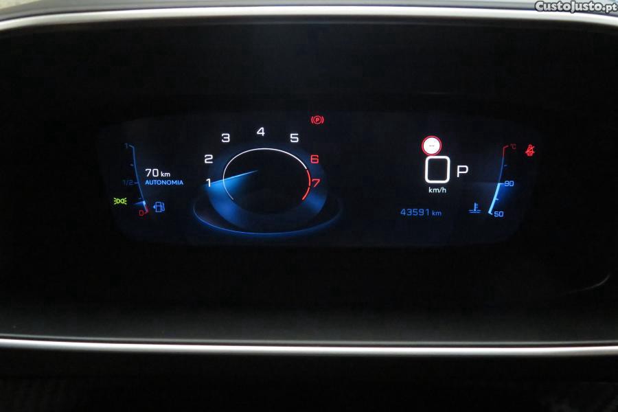 Peugeot 2008 1.2 PureTech Allure — fotografia 9