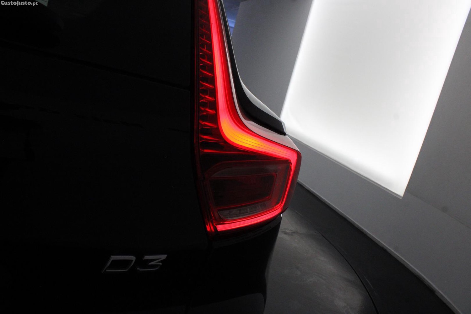 Volvo XC 40 2.0 D3 MOMENTUM PLUS GEARTRONIC (AUTO) — fotografia 2