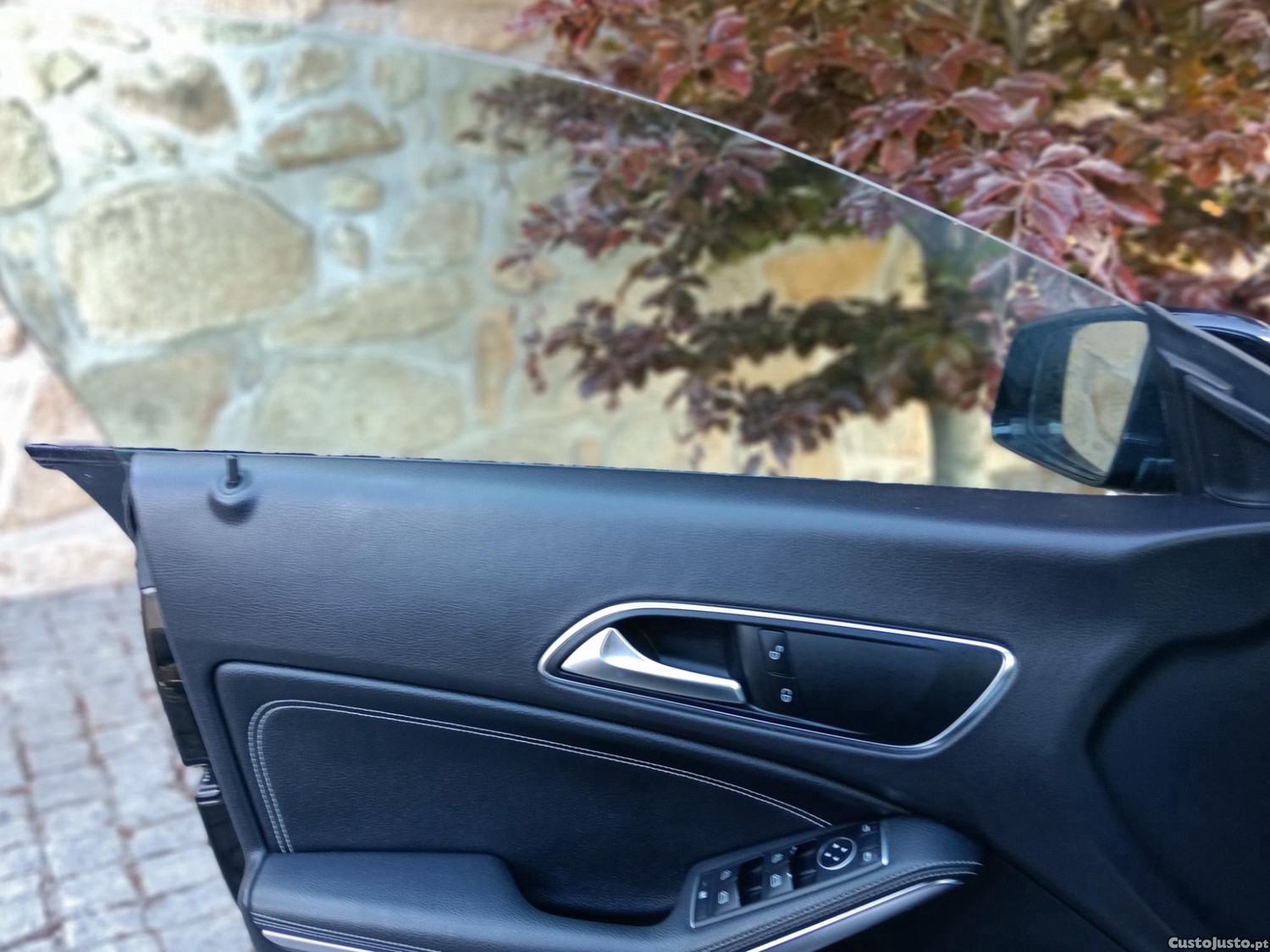 Mercedes-Benz CLA 180 Urban — fotografia 4