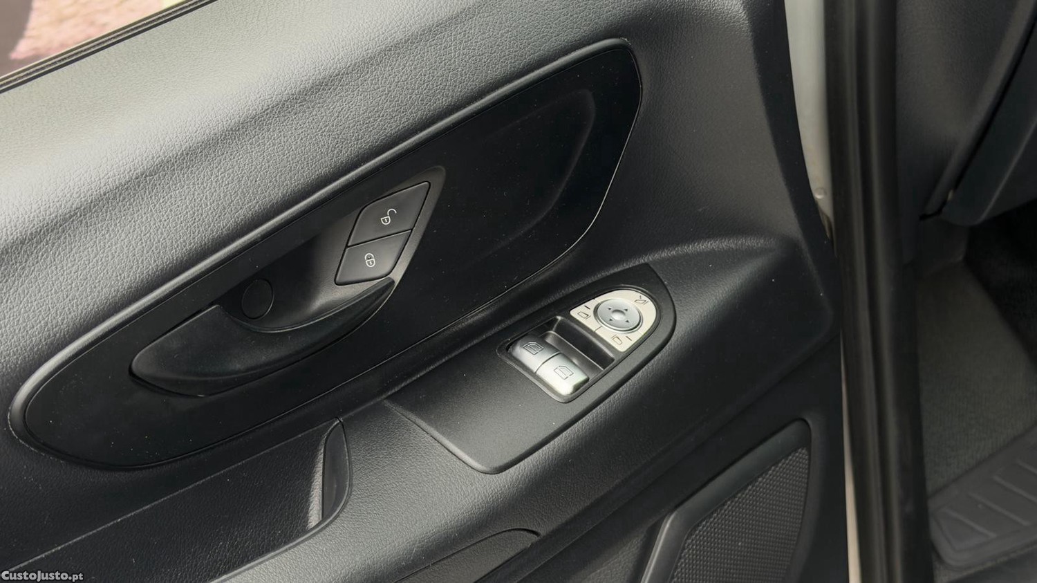 Mercedes-Benz Vito Tourer 9 LUGARES — fotografia 3