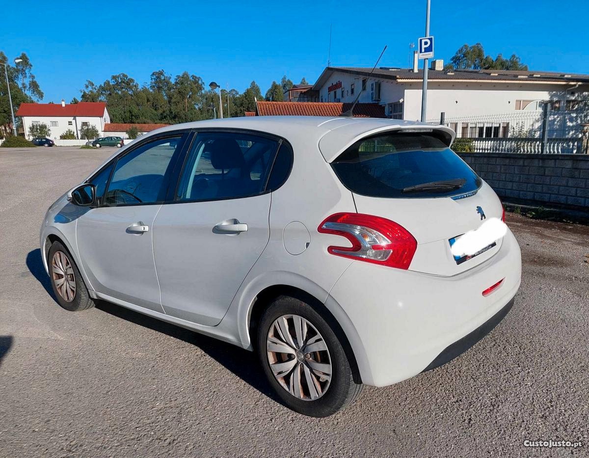 Peugeot 208 1.6 HDI — fotografia 5