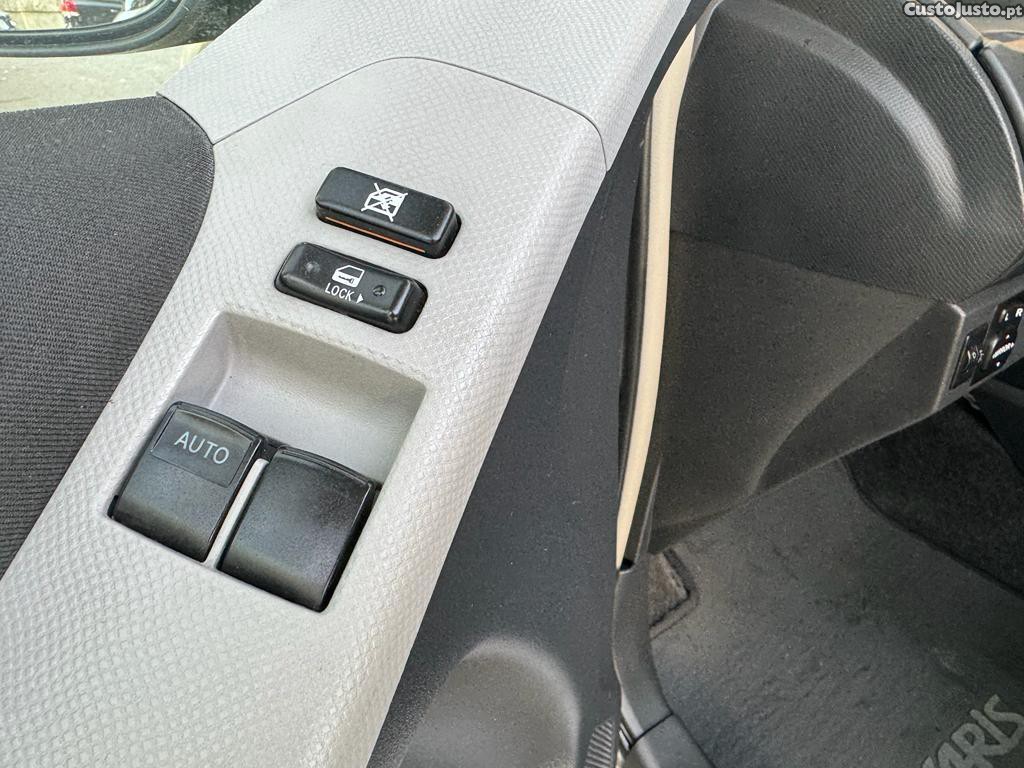 Toyota Yaris 1.4 D4d — fotografia 3