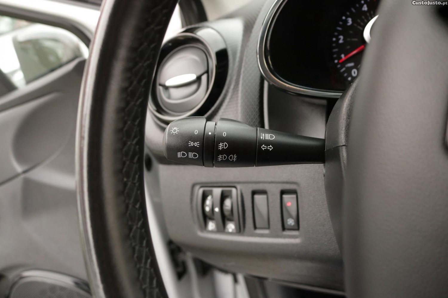 Renault Clio Sport Tourer 1.5 DCI Limited 90cv — fotografia 28