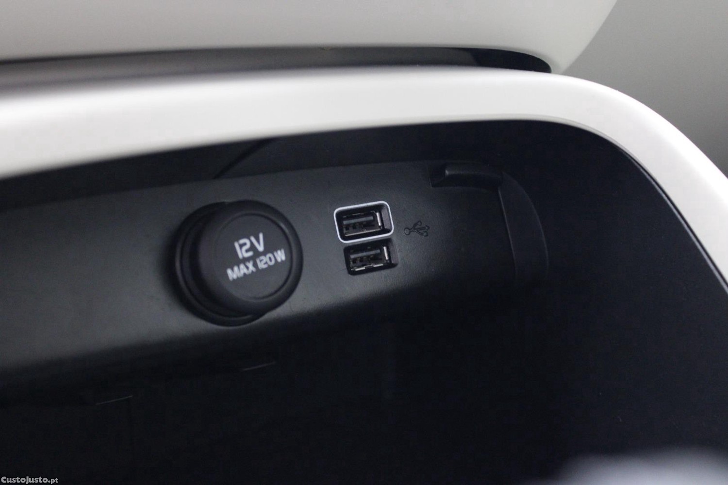 Volvo XC 40 2.0 D3 MOMENTUM PLUS GEARTRONIC (AUTO) — fotografia 19