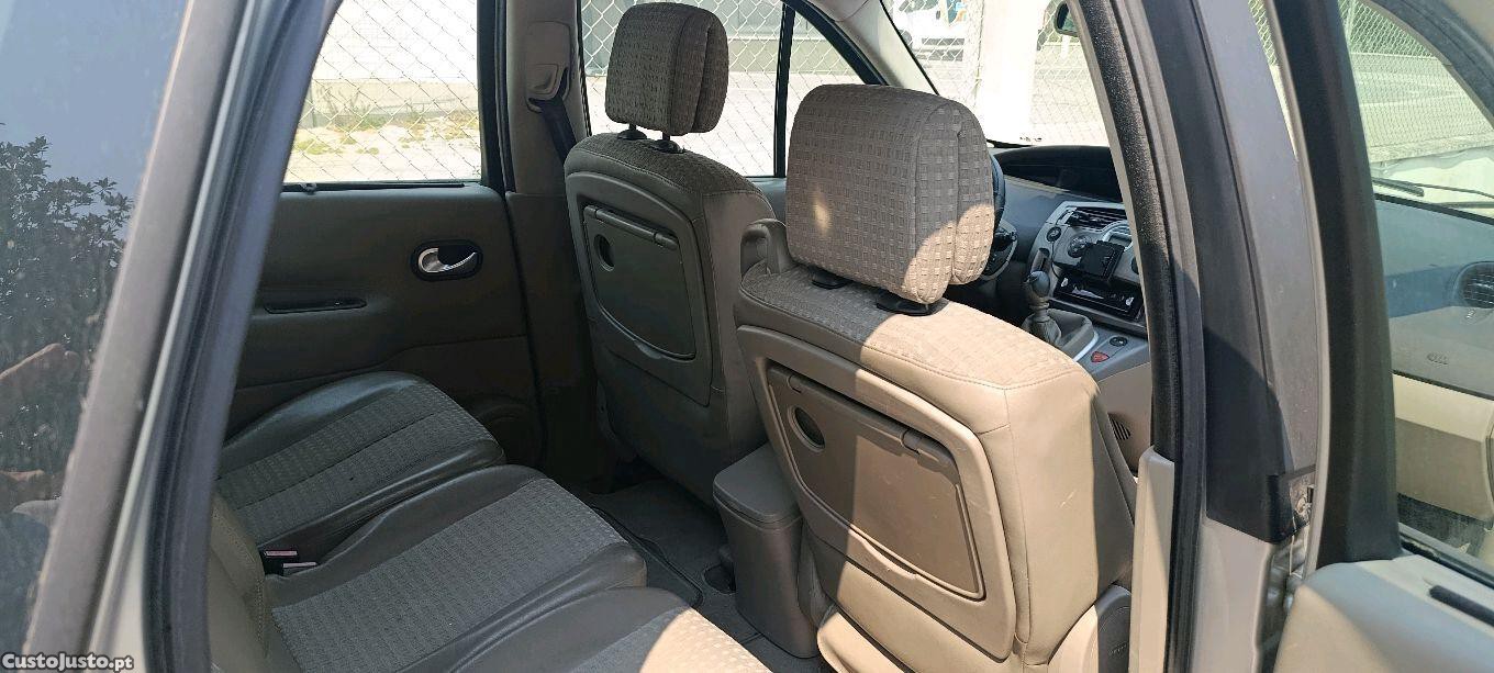Renault Grand Scénic 1.5dci — fotografia 7