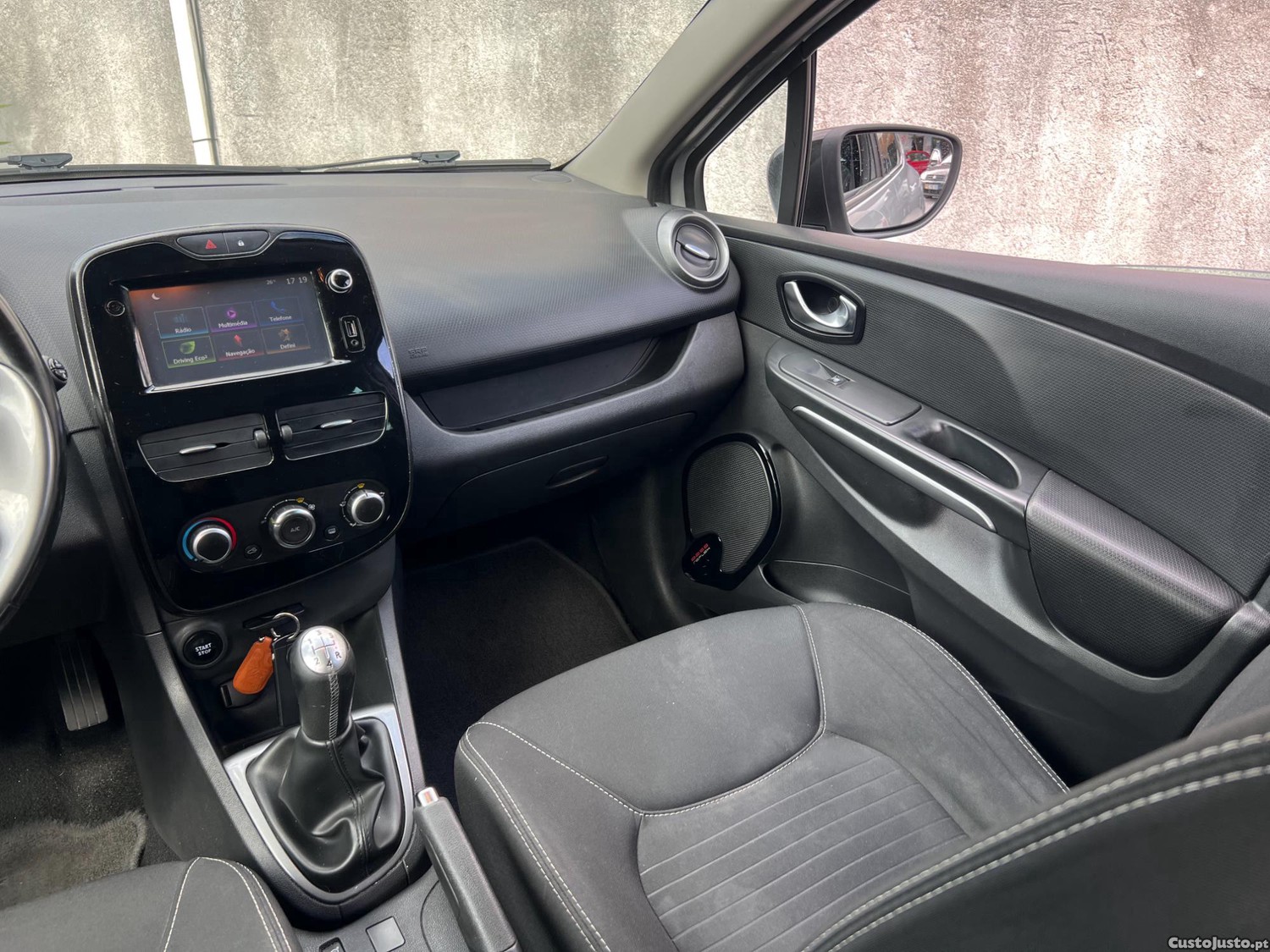 Renault Clio Limited Edition — fotografia 4