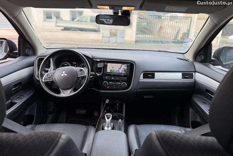 Mitsubishi Outlander Touring Sports 1.8 Hybrid Comfort - 14 foto 4