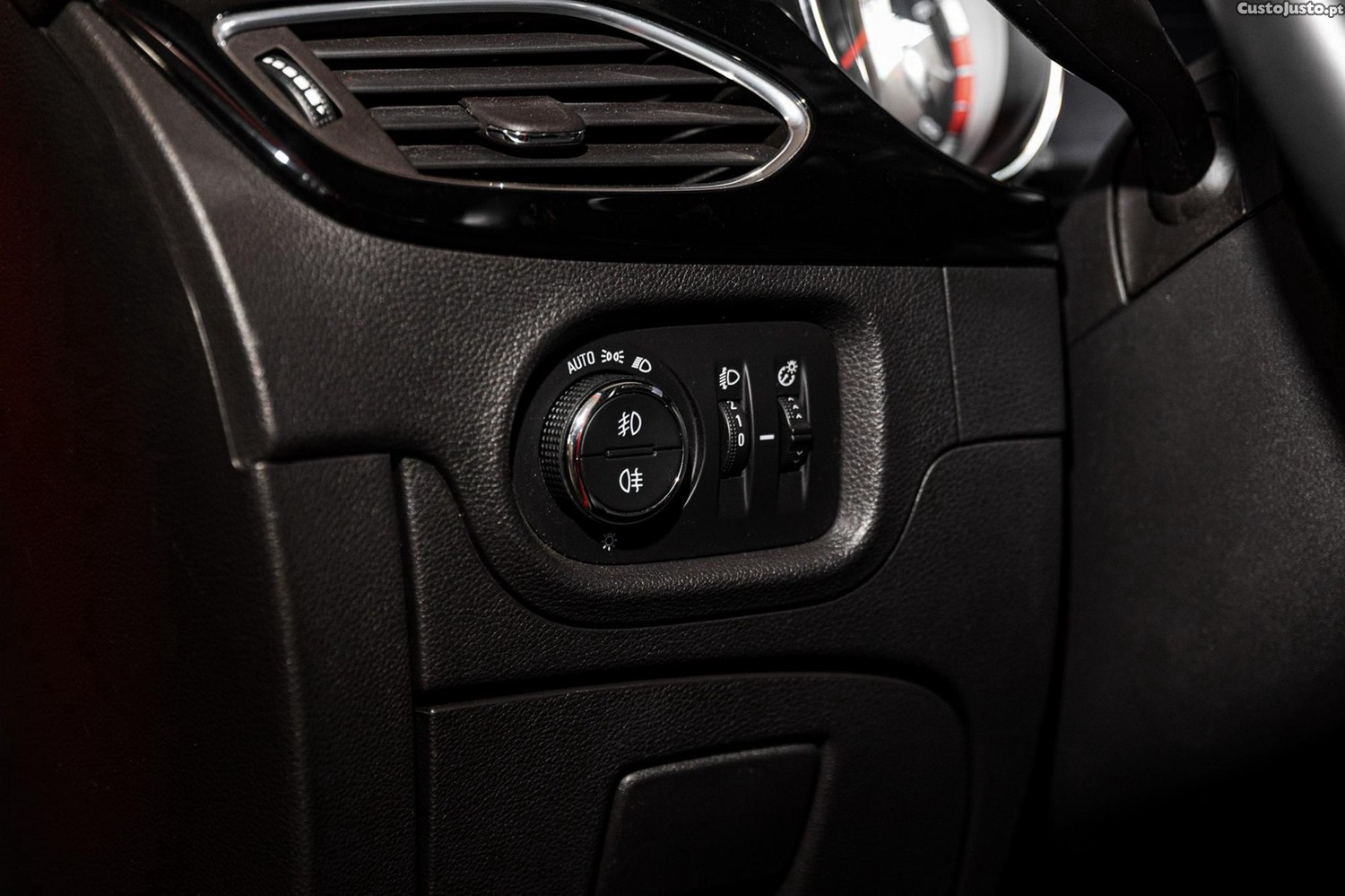 Opel Astra 1.6 T Dynamic Sport S/S — fotografia 3