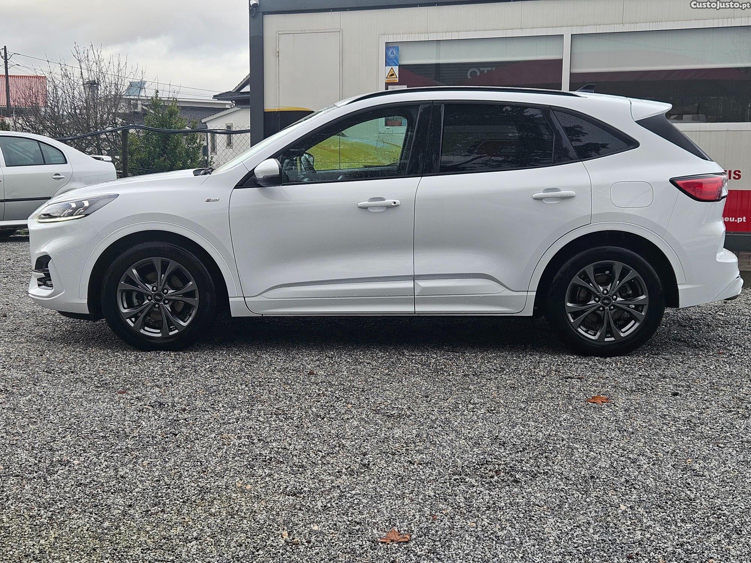 Ford Kuga ST LINE — fotografia 2