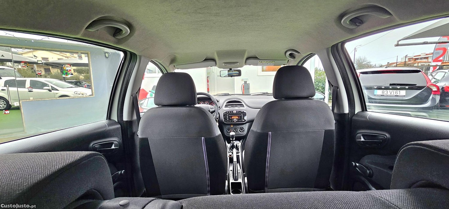 Fiat Punto 1.2 Lounge S&S Nacional — fotografia 8