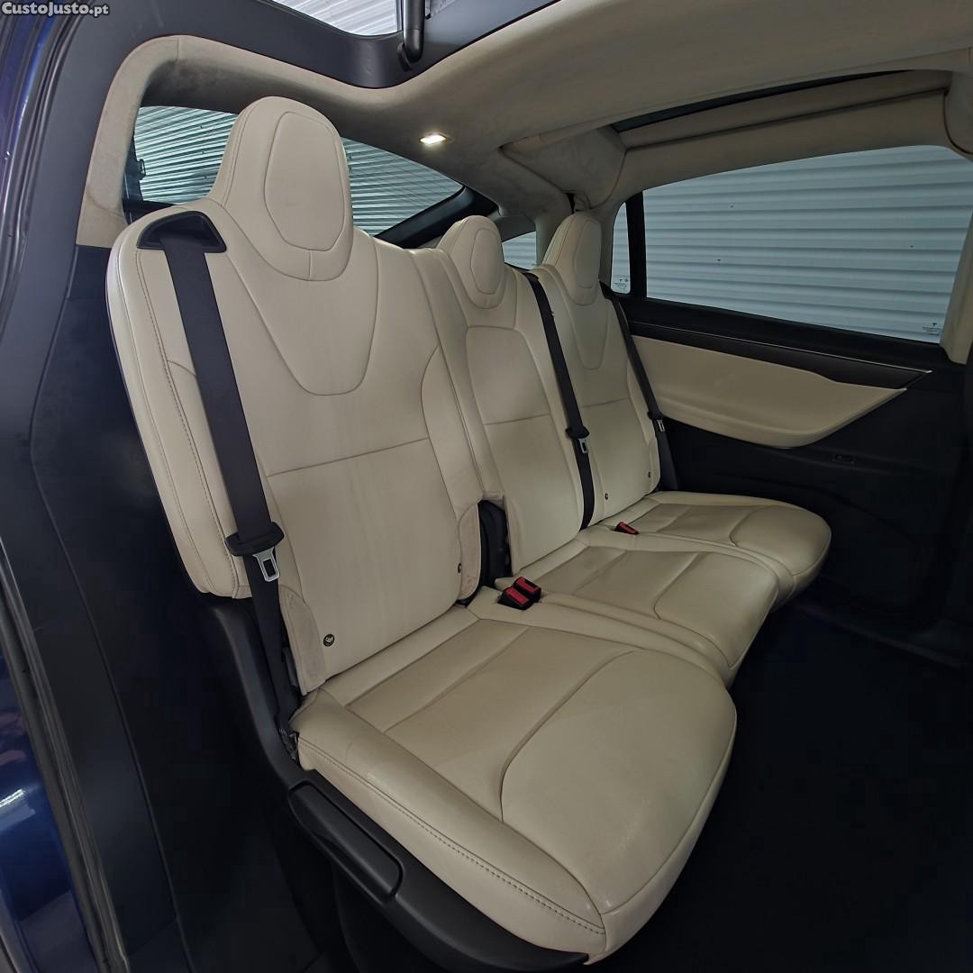 Tesla Model X 100D — fotografia 3