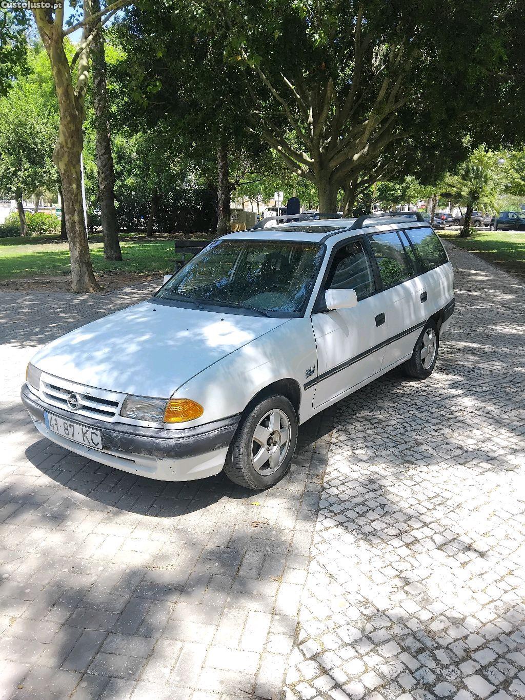 Opel Astra izuso — fotografia 3