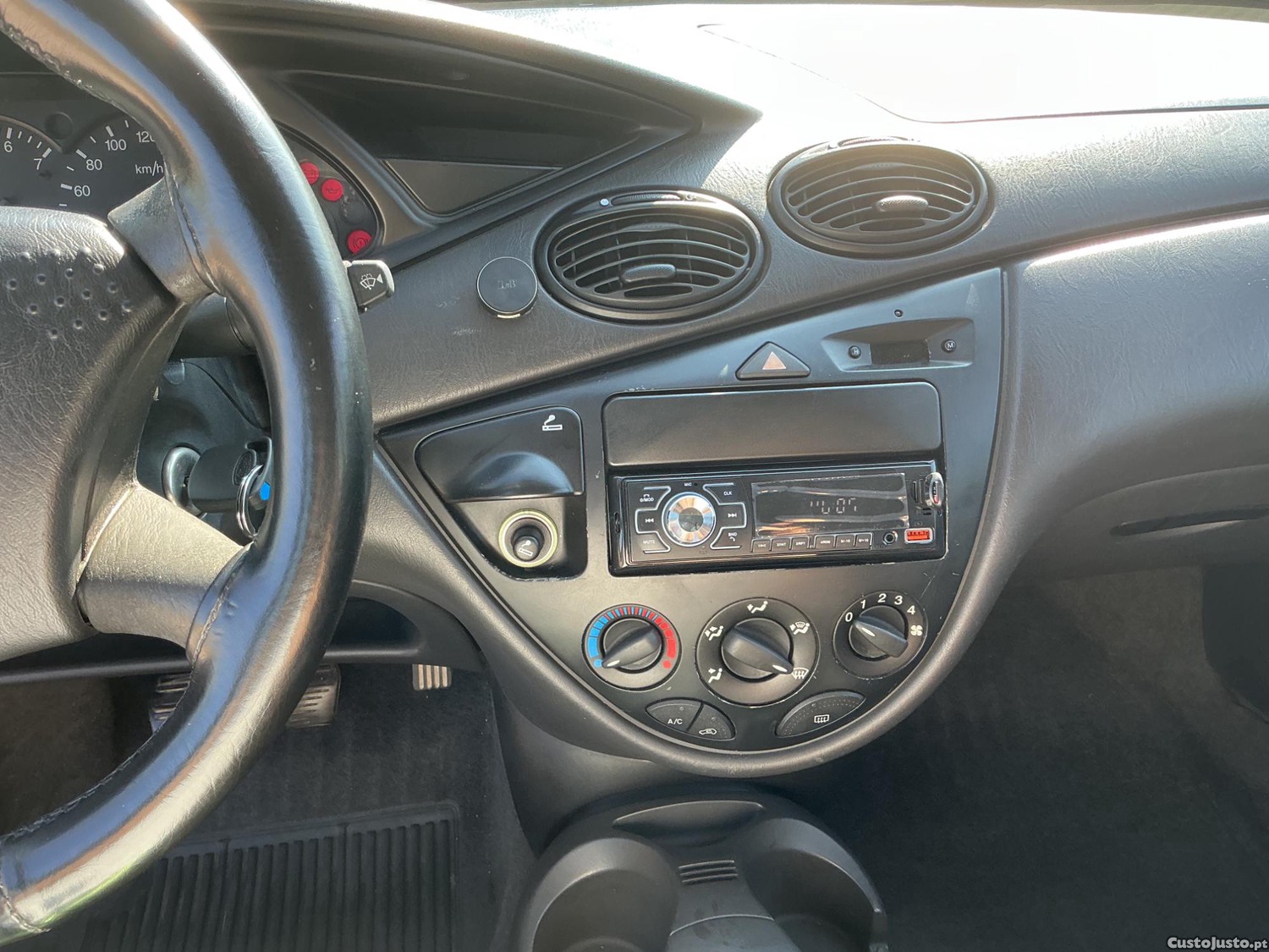 Ford Focus 1.4 Trend — fotografia 4