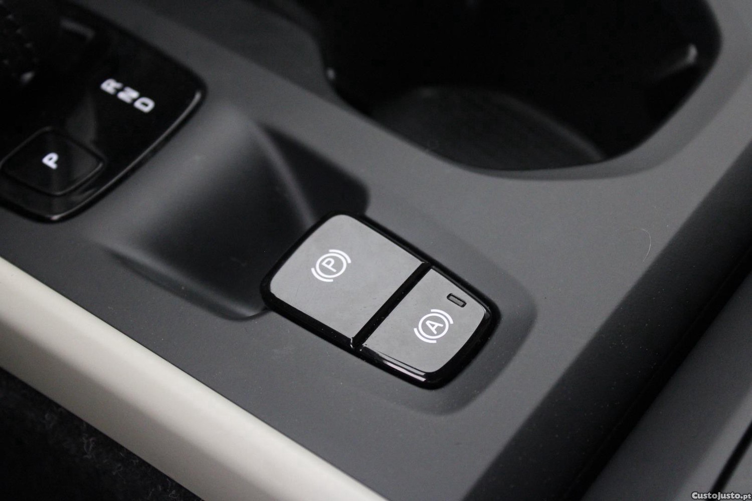 Volvo XC 40 2.0 D3 MOMENTUM PLUS GEARTRONIC (AUTO) — fotografia 17