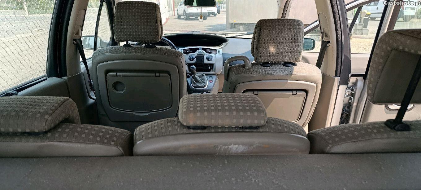 Renault Grand Scénic 1.5dci — fotografia 6
