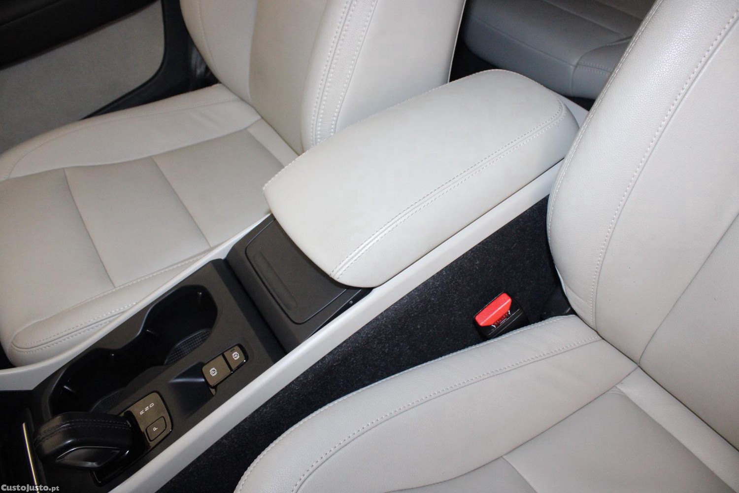 Volvo XC 40 2.0 D3 MOMENTUM PLUS GEARTRONIC (AUTO) — fotografia 13